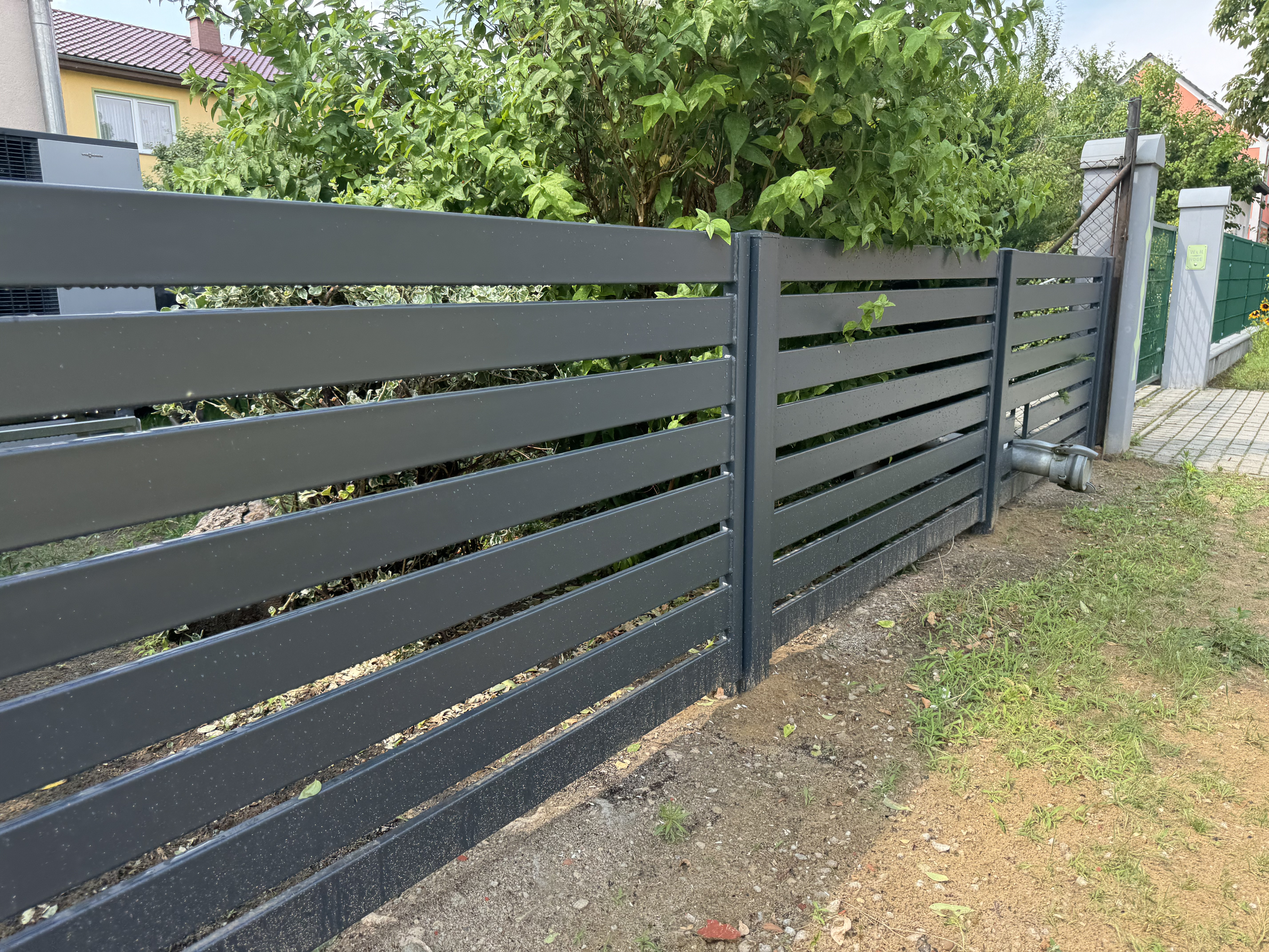 Minimalistischer Zaun
